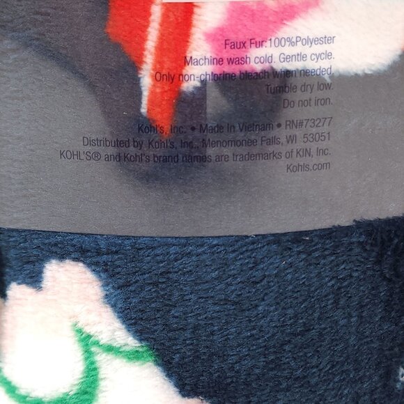 The Big One Oversized Plush Throw Blanket Soft Cozy 5 x 6' Navy Holiday Cakes - Picture 4 of 10